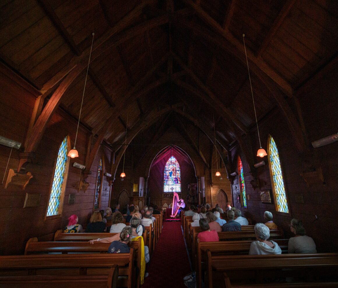 An intimate and unique setting for concerts,
weddings and special services