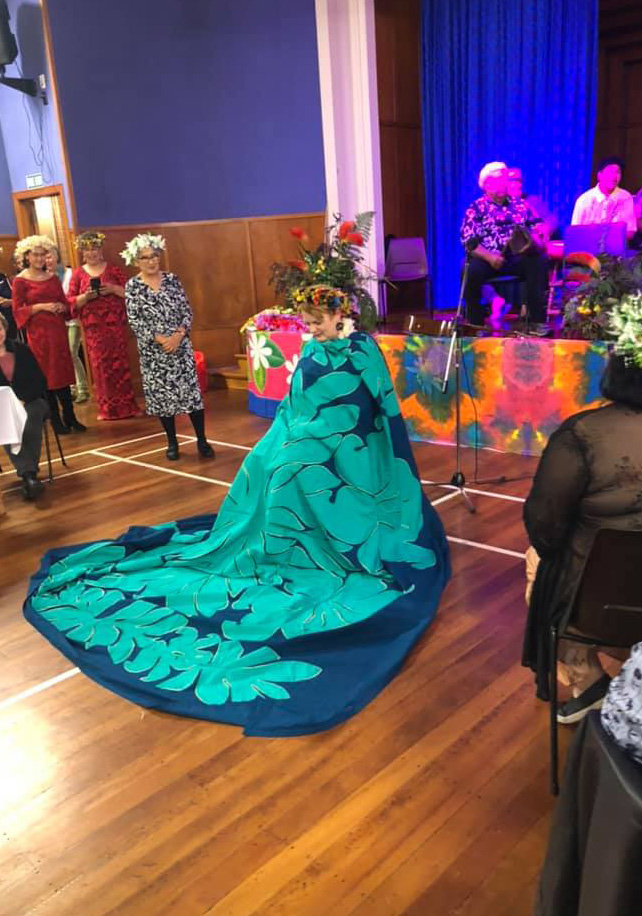 The tivaevae group started after the Cook Island women
at St Andrew’s presented their minister, the Reverend
Jill McDonald, with a beautiful quilt at her 50th birthday
celebration