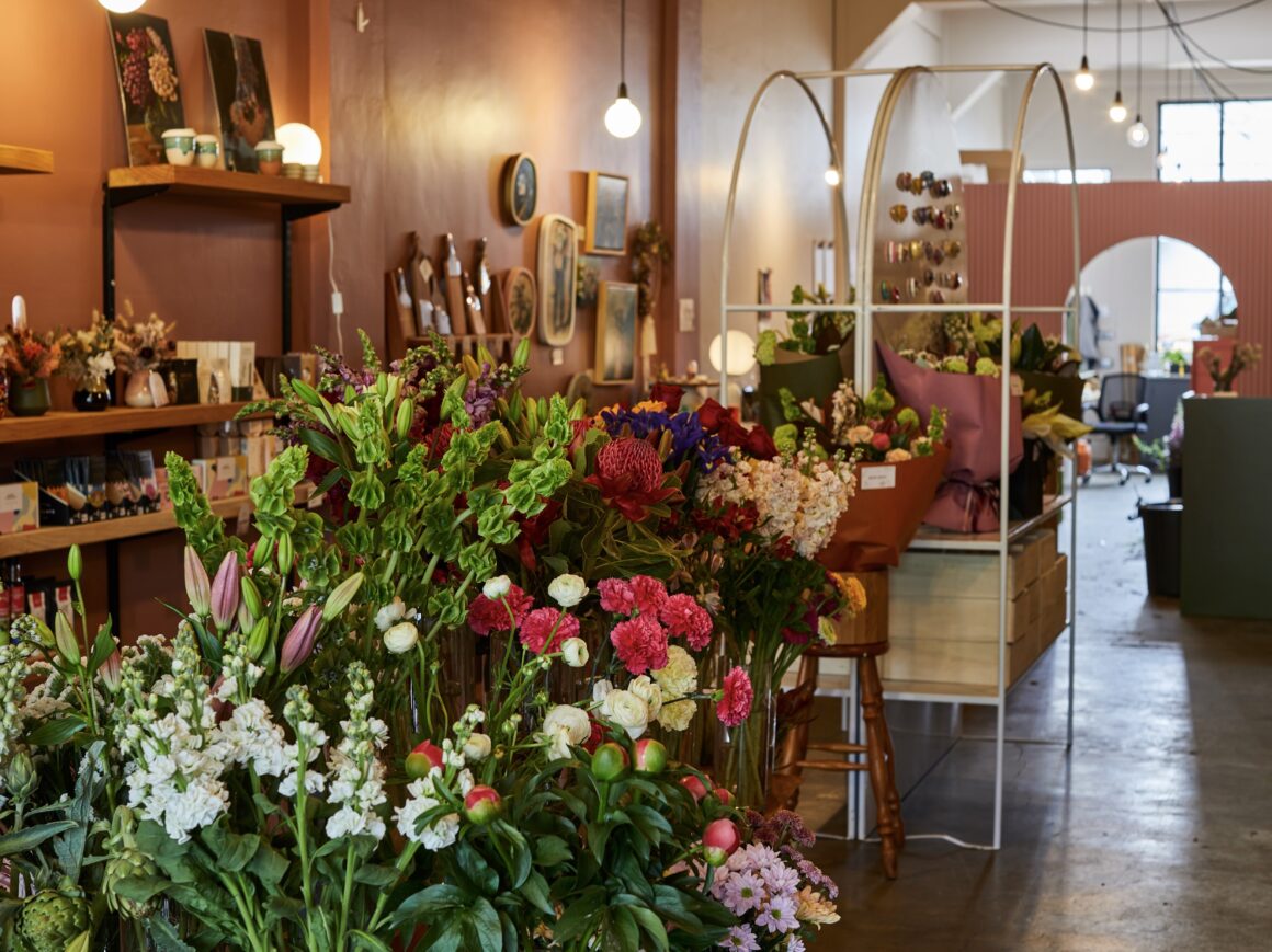 Bunches of seasonal flowers
ready for the day’s creativity